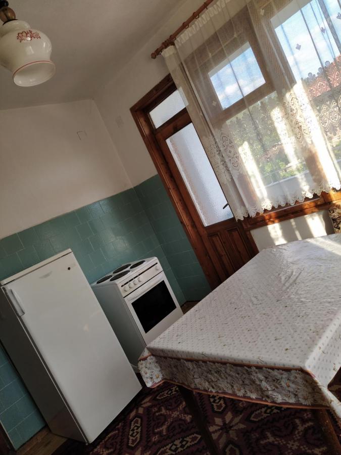 Guest House Proynovi Kalofer Ngoại thất bức ảnh