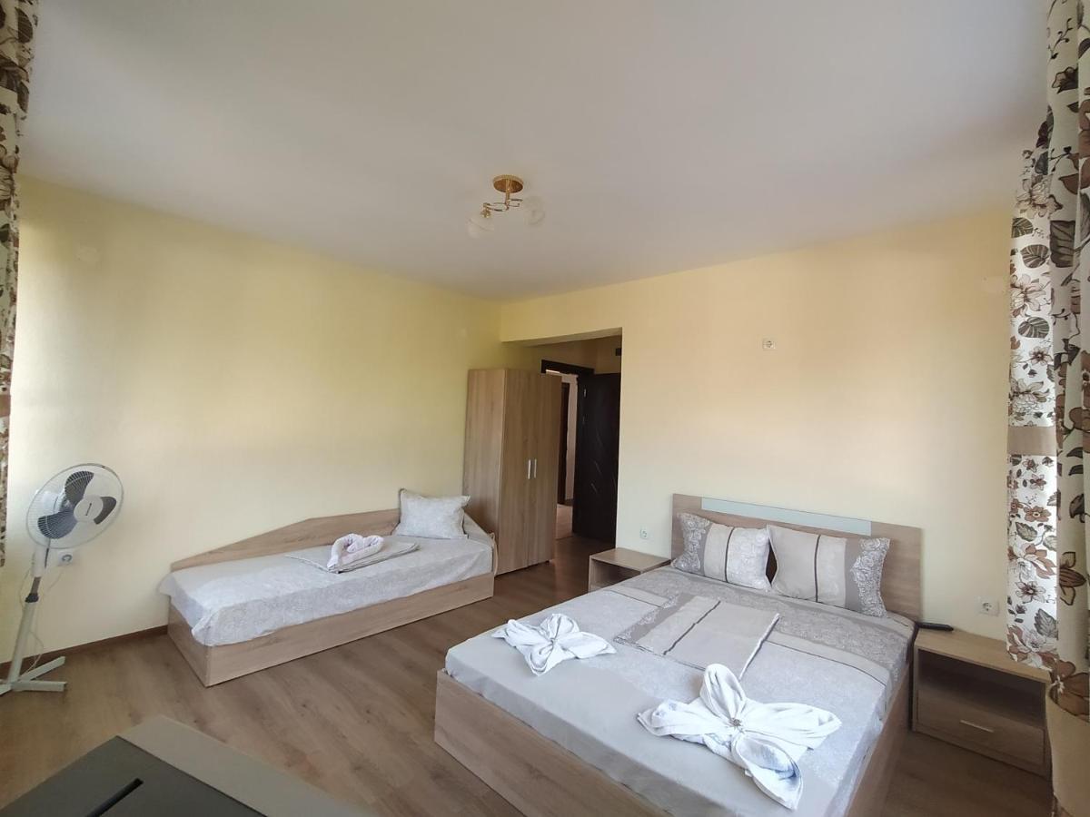 Guest House Proynovi Kalofer Ngoại thất bức ảnh