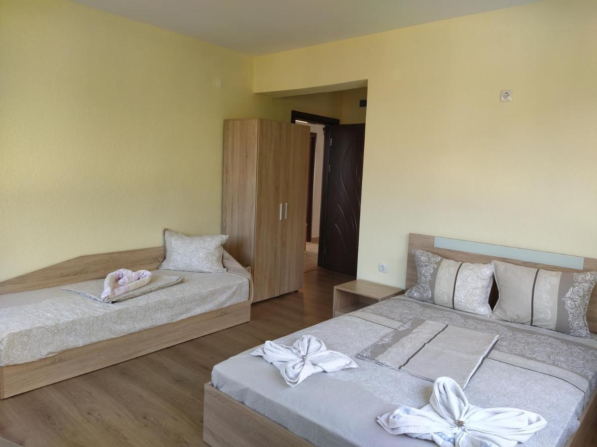 Guest House Proynovi Kalofer Ngoại thất bức ảnh