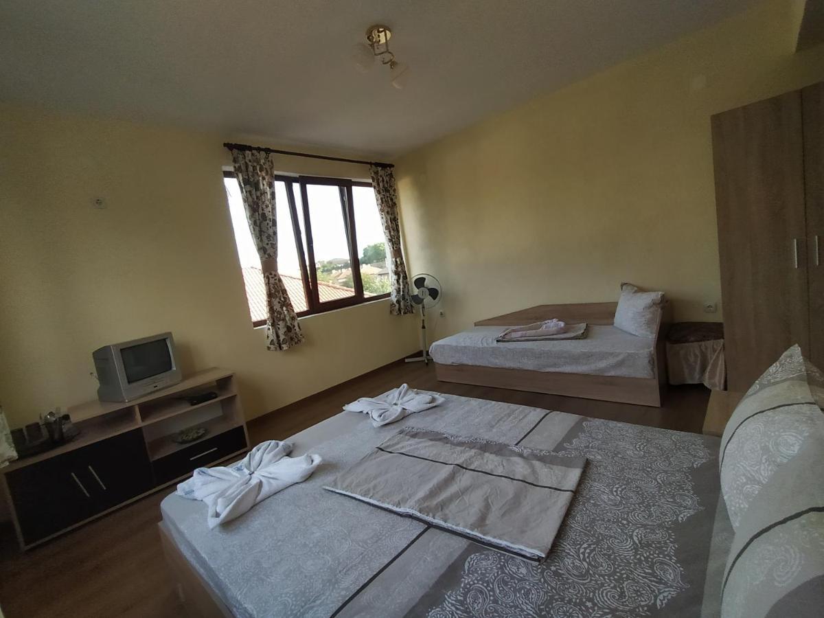 Guest House Proynovi Kalofer Ngoại thất bức ảnh