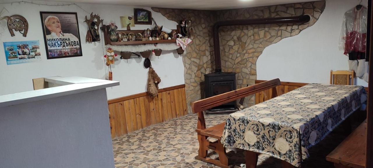 Guest House Proynovi Kalofer Ngoại thất bức ảnh