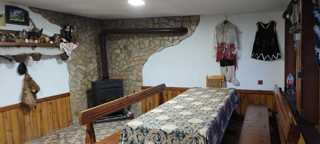 Guest House Proynovi Kalofer Ngoại thất bức ảnh
