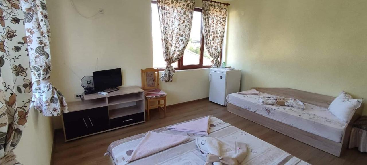 Guest House Proynovi Kalofer Ngoại thất bức ảnh