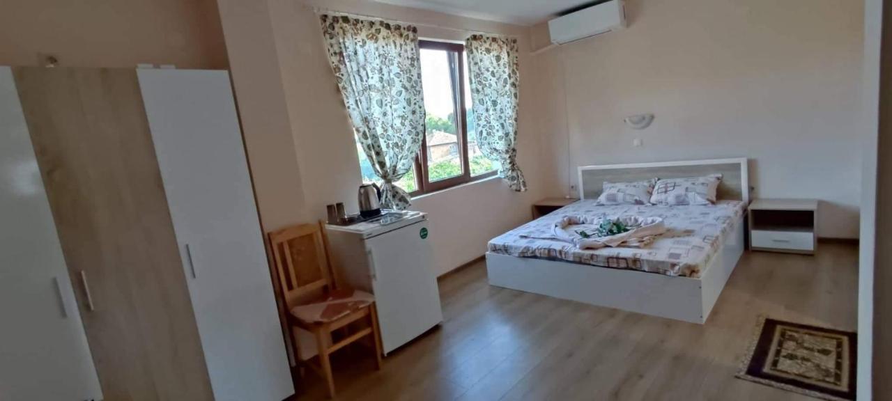 Guest House Proynovi Kalofer Ngoại thất bức ảnh