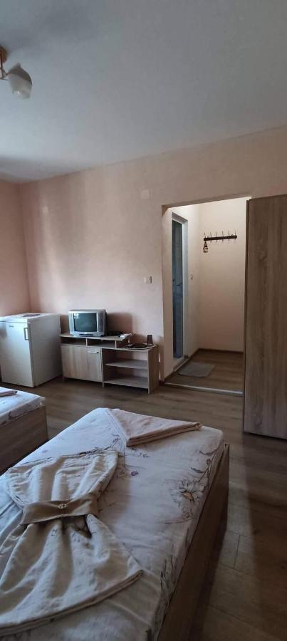 Guest House Proynovi Kalofer Ngoại thất bức ảnh