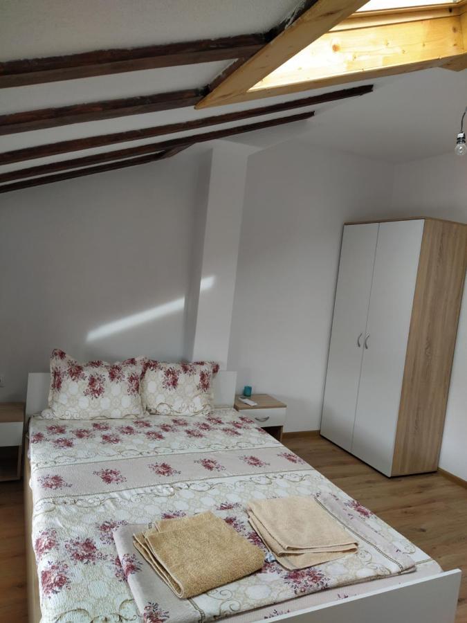 Guest House Proynovi Kalofer Ngoại thất bức ảnh