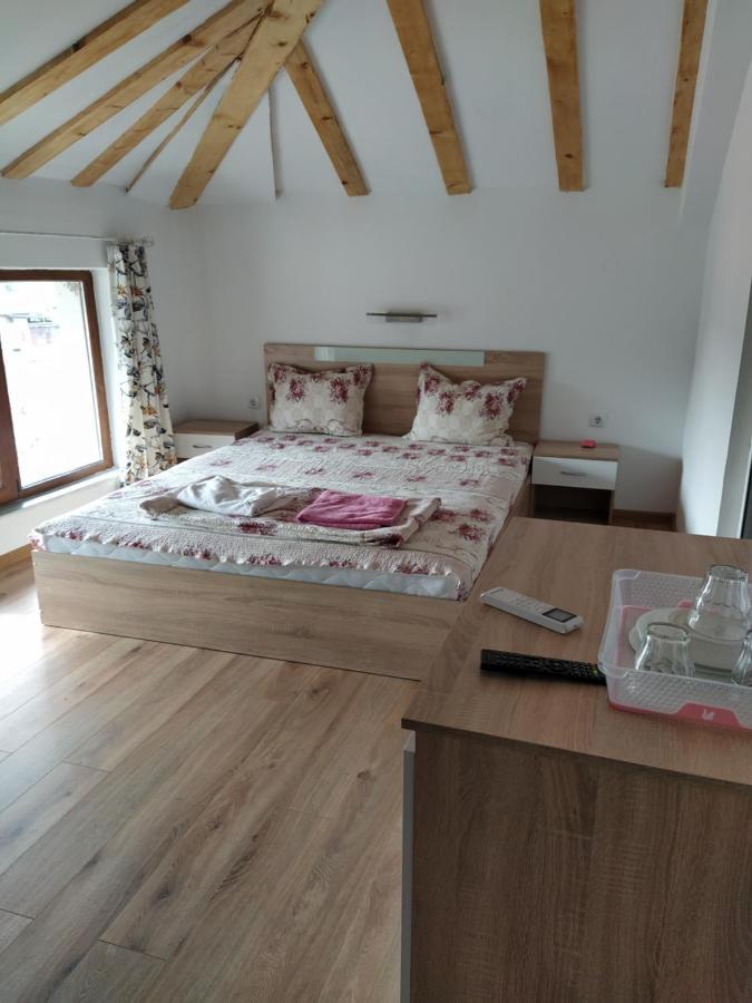 Guest House Proynovi Kalofer Ngoại thất bức ảnh