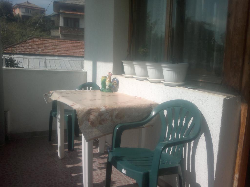Guest House Proynovi Kalofer Ngoại thất bức ảnh