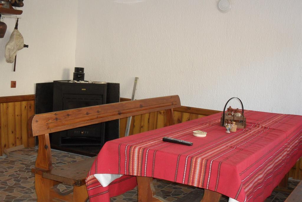 Guest House Proynovi Kalofer Ngoại thất bức ảnh