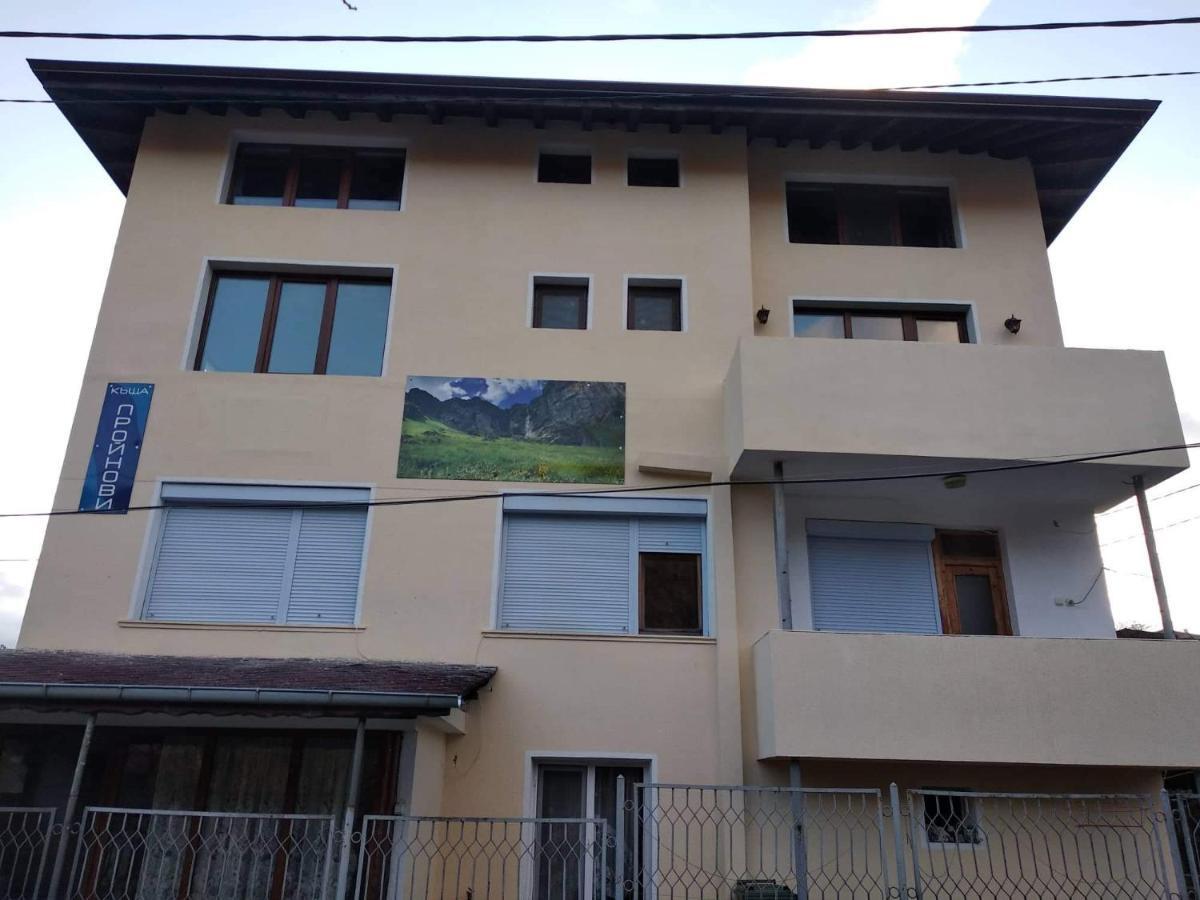 Guest House Proynovi Kalofer Ngoại thất bức ảnh