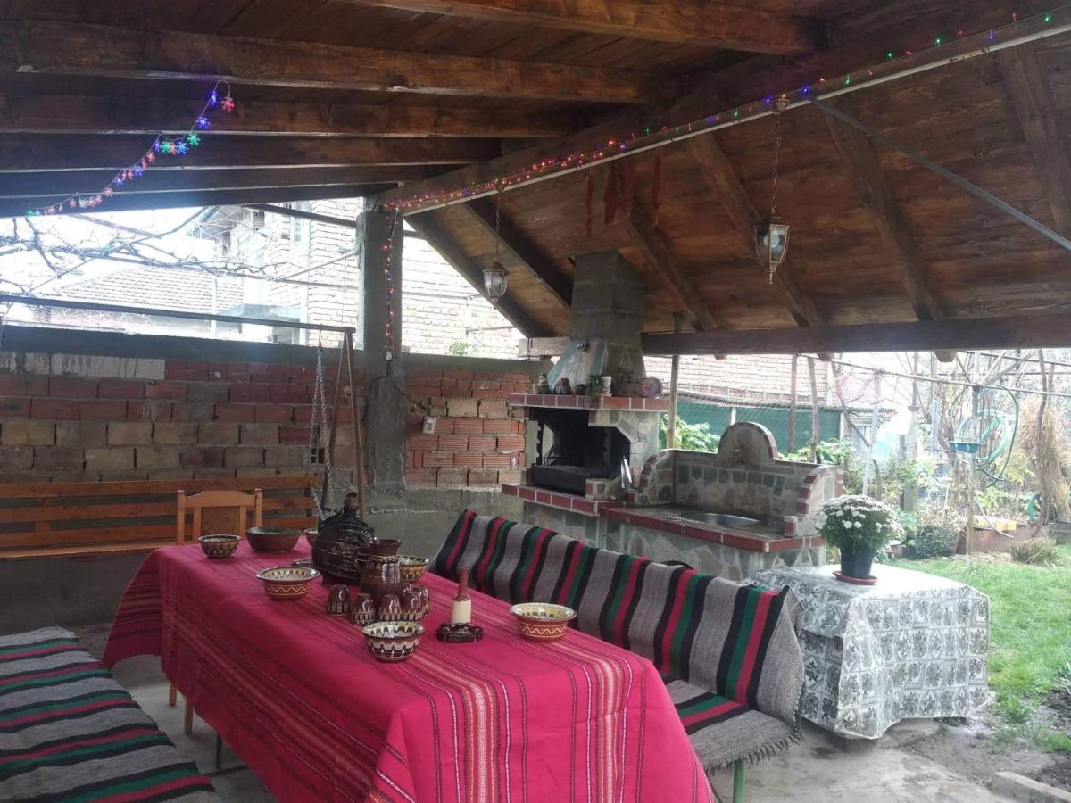 Guest House Proynovi Kalofer Ngoại thất bức ảnh